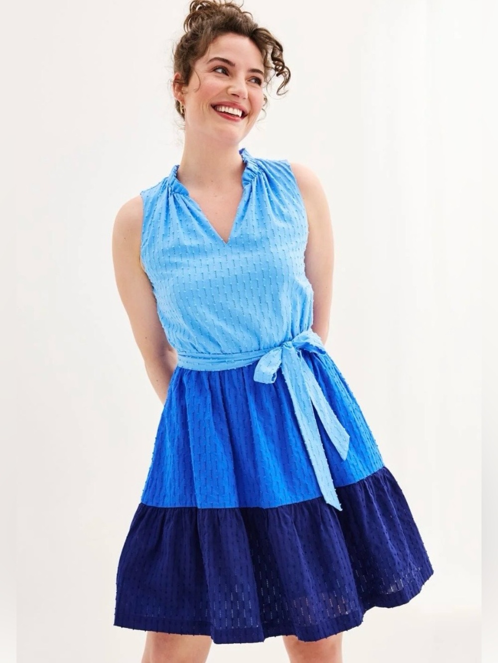 NWT Draper James ruffle neck tiered Blue VNeck Dress with Waist Tie size L